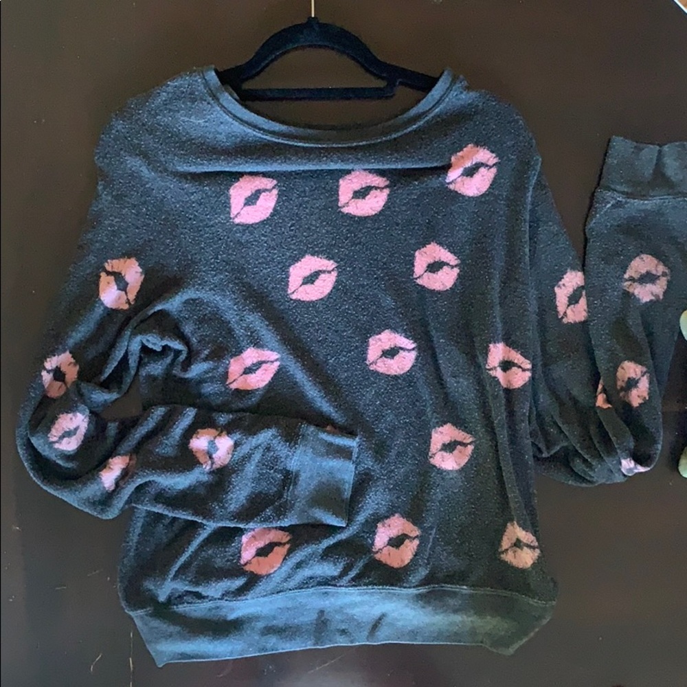 wildfox lip sweater pink and grey